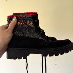 Black and Gray Women's Boots 100% Wool